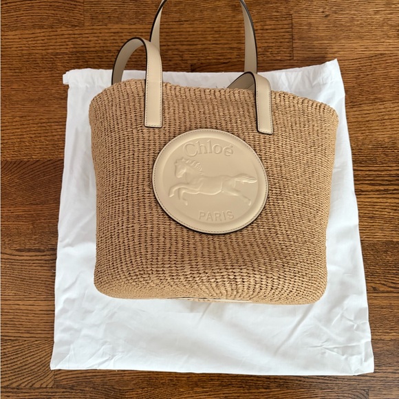 Chloe - Large Horse Medal basket bag in Deep Ivory - Picture 5 of 10